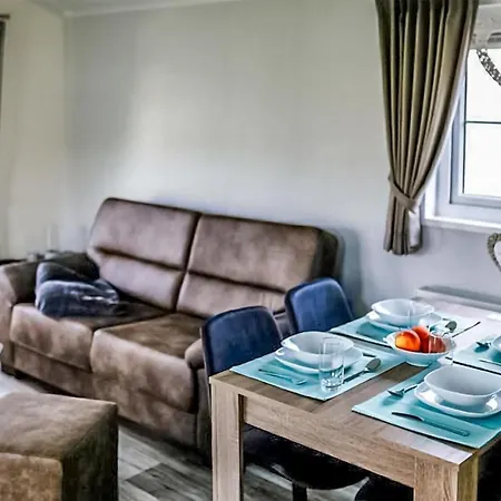 Gorgeous In With Wifi 줄리아나도르프